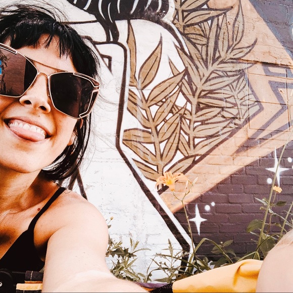 Meet your Posher, Sonia - Picture 1 of 1